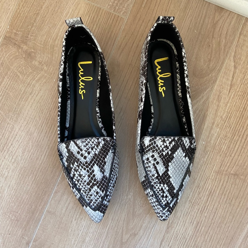 Lulu’s Snakeskin Flats (7 1/2)